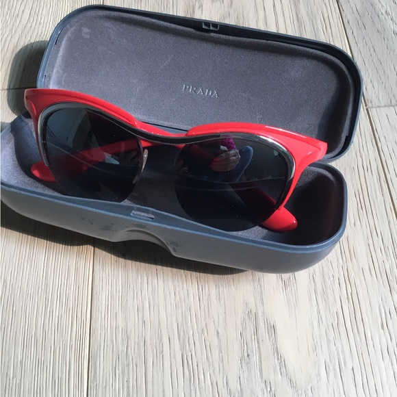 PRADA sunglasses with case - Picture 4 of 6